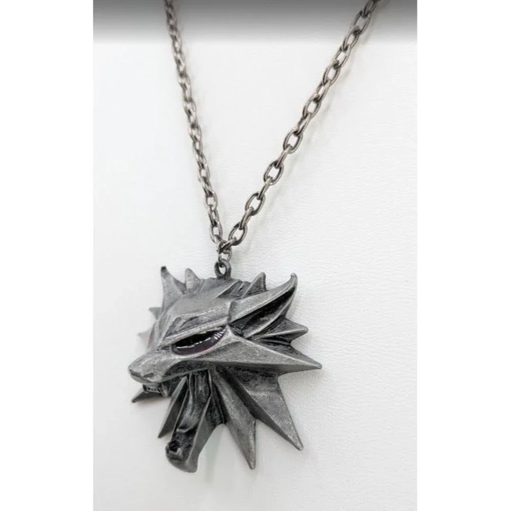 The Witcher Wolf Head Medallion Pendant Necklace Silver Tone Cosplay 20 Inches